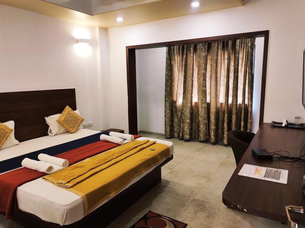 Hotel Manasi Inn Satara Extérieur photo