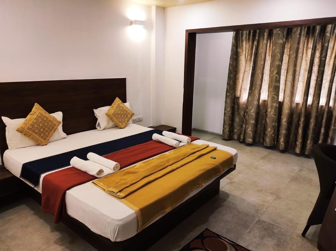 Hotel Manasi Inn Satara Extérieur photo