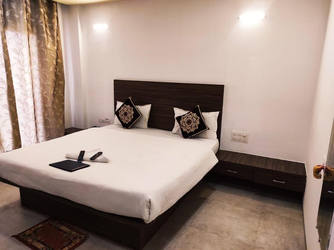 Hotel Manasi Inn Satara Extérieur photo