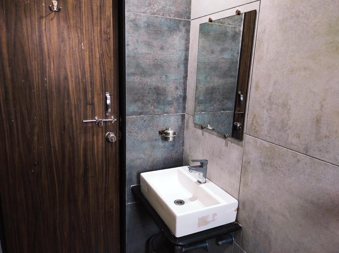 Hotel Manasi Inn Satara Extérieur photo