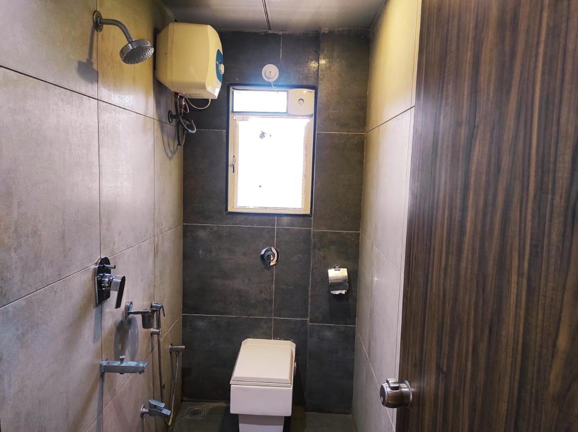 Hotel Manasi Inn Satara Extérieur photo