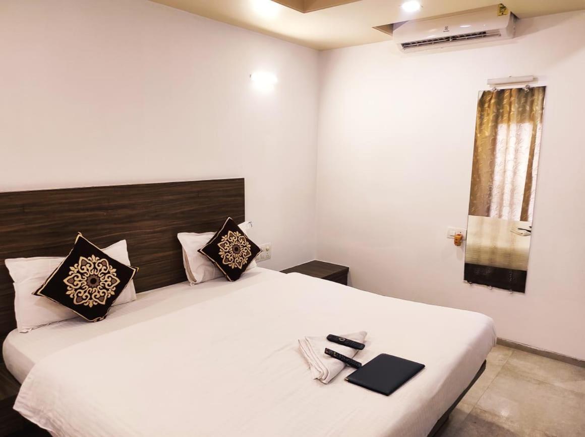 Hotel Manasi Inn Satara Extérieur photo