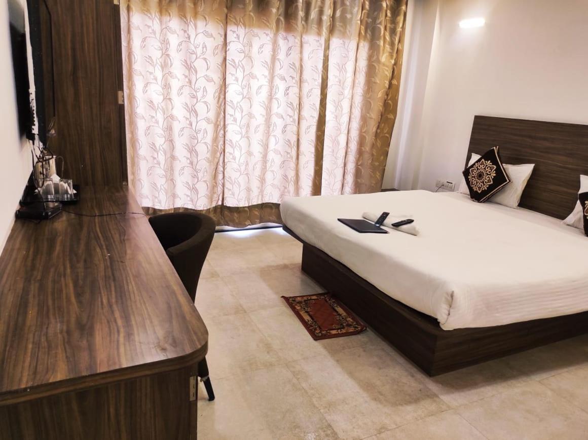 Hotel Manasi Inn Satara Extérieur photo