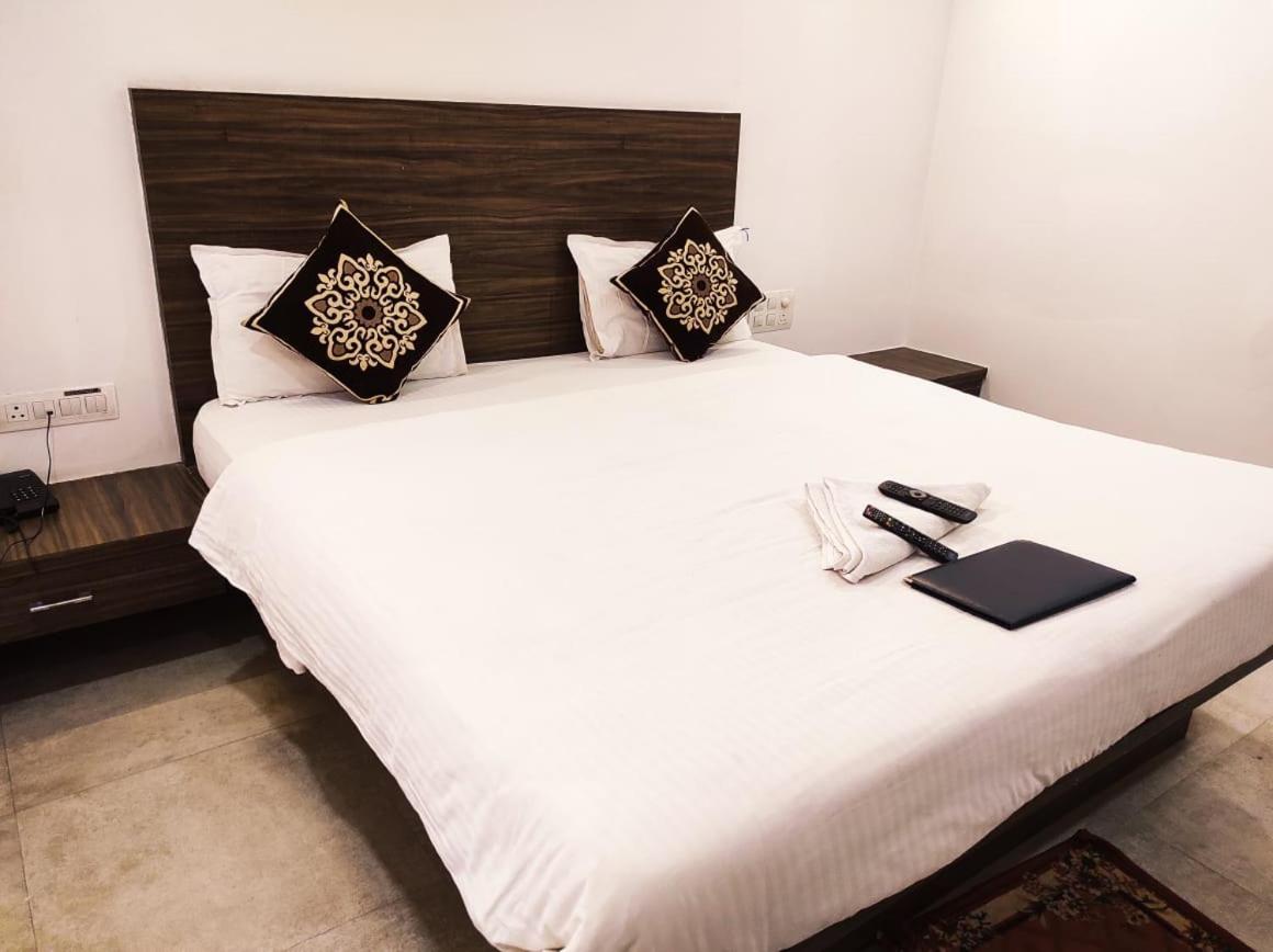 Hotel Manasi Inn Satara Extérieur photo