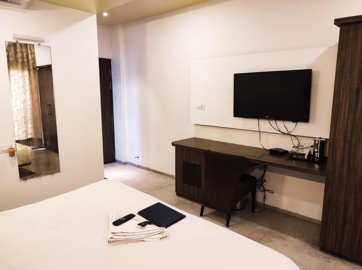 Hotel Manasi Inn Satara Extérieur photo