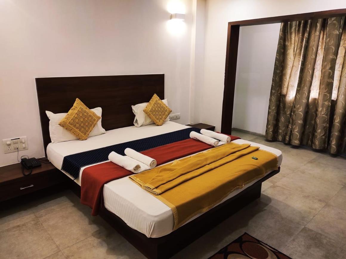 Hotel Manasi Inn Satara Extérieur photo