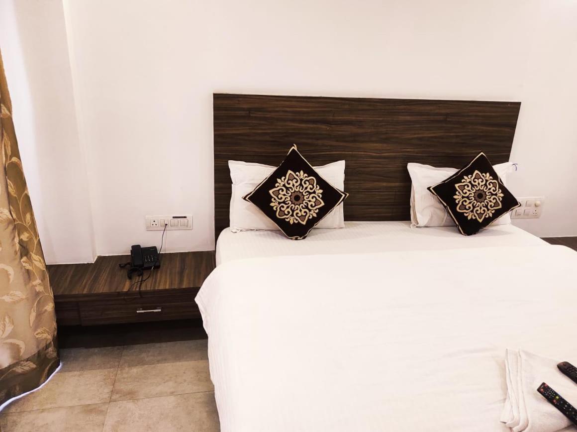 Hotel Manasi Inn Satara Extérieur photo