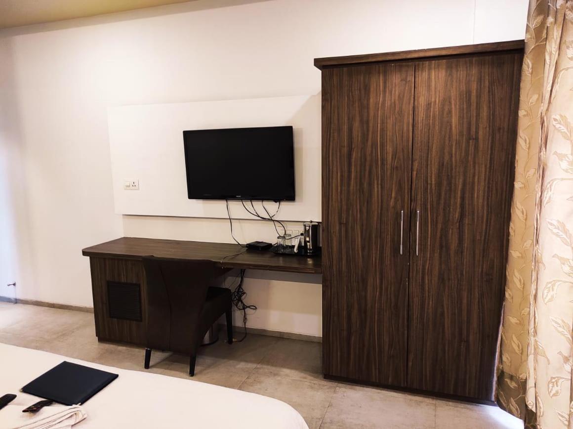 Hotel Manasi Inn Satara Extérieur photo