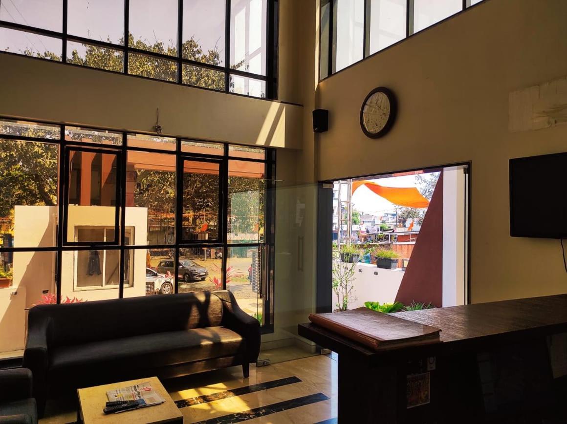 Hotel Manasi Inn Satara Extérieur photo