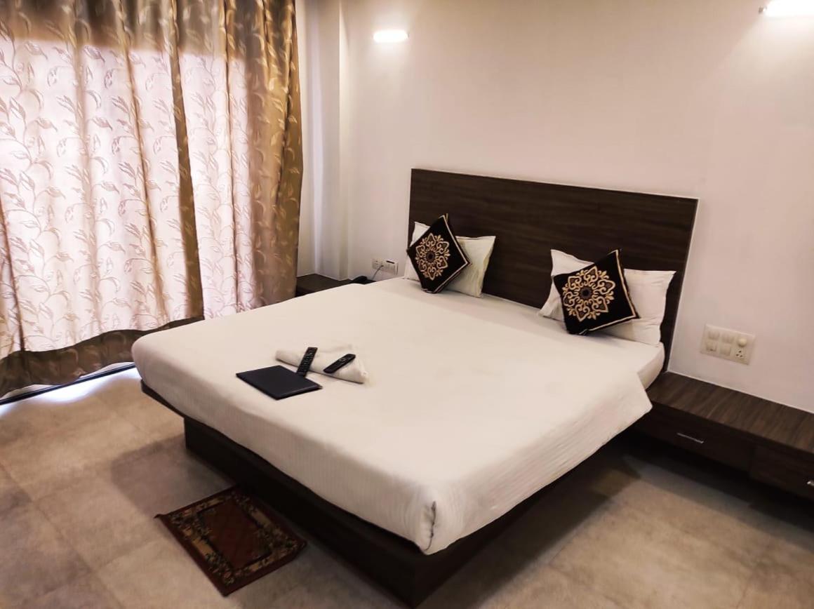 Hotel Manasi Inn Satara Extérieur photo