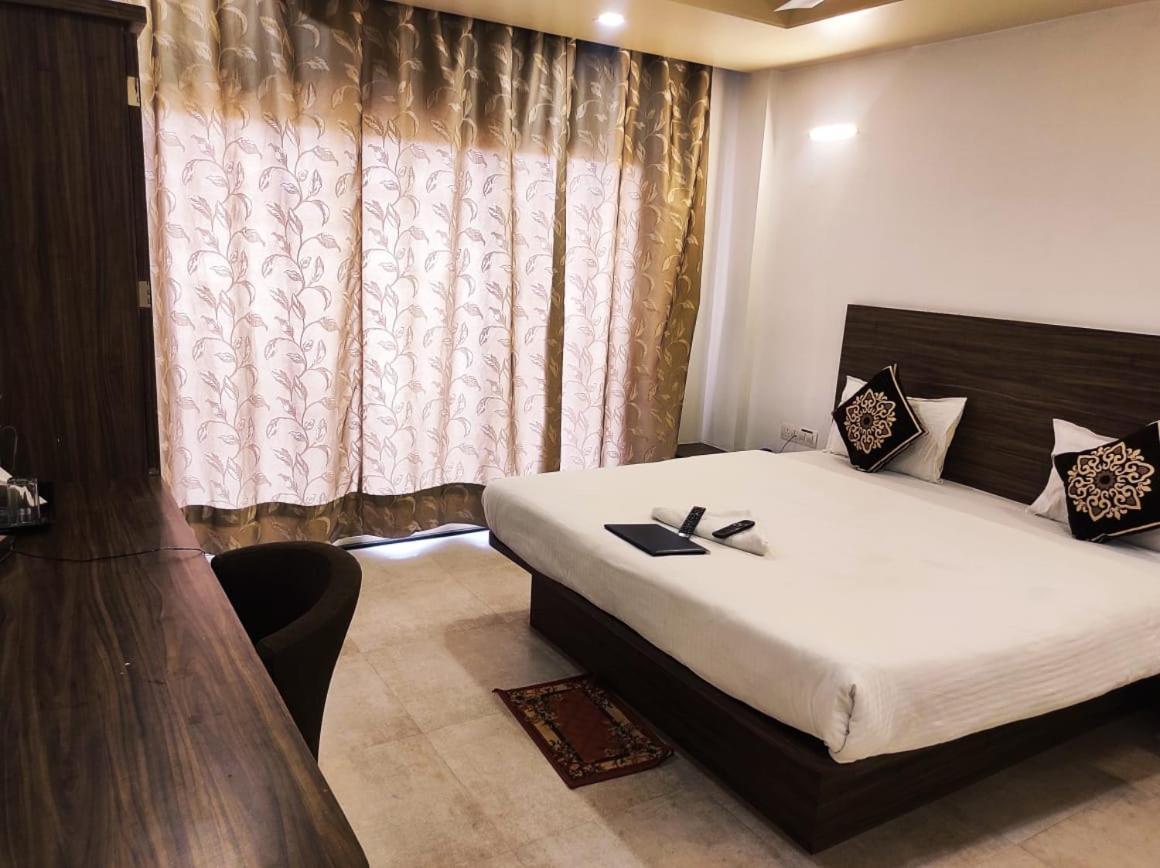 Hotel Manasi Inn Satara Extérieur photo